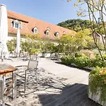 Arthotel فندق